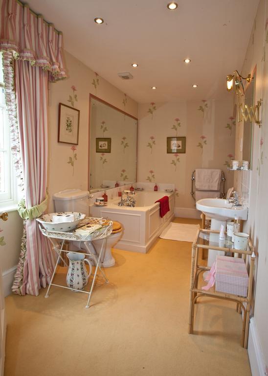 Brunton Farmhouse Hotel Collingbourne Kingston Exterior foto
