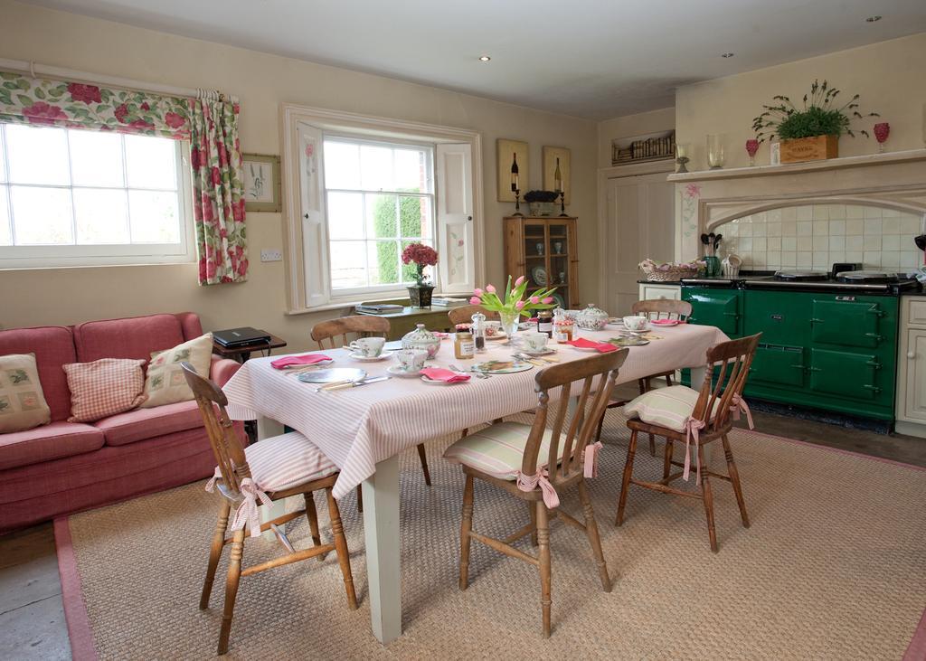 Brunton Farmhouse Hotel Collingbourne Kingston Exterior foto