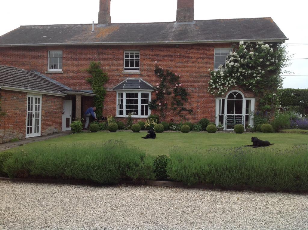 Brunton Farmhouse Hotel Collingbourne Kingston Exterior foto